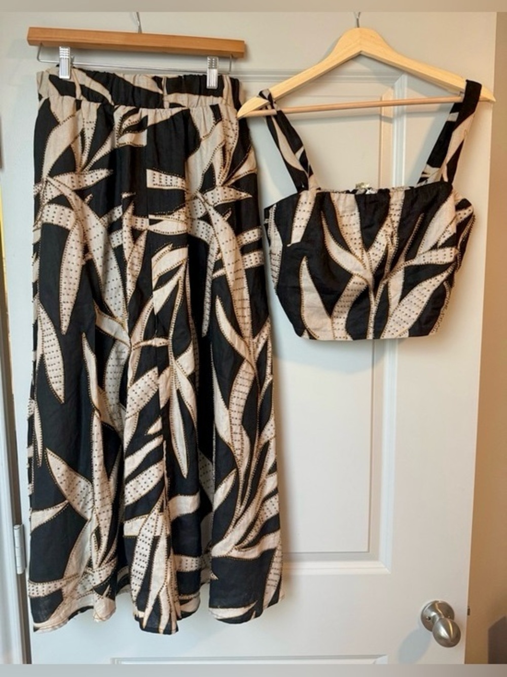 Magaschoni Black and Cream Leaf-Print Linen Skirt and Tank Set